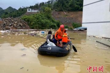 西南地区东部至黄淮等地有较强降雨东北华北等地多阵雨